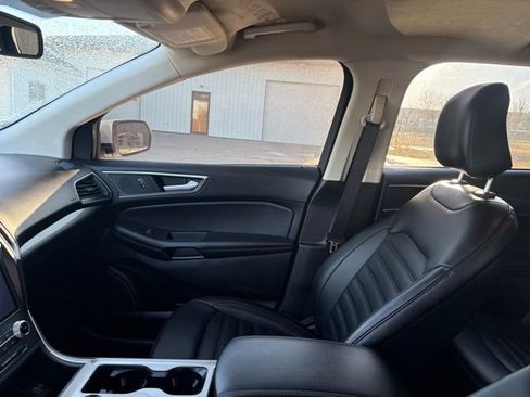 Used 2024 Ford Edge SEL w/ Convenience Package image 9