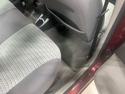 Used 2006 Ford Focus ZX4 image 36