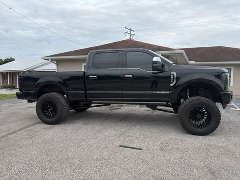 Used 2019 Ford F250 Platinum w/ Platinum Ultimate Package AWD/4WD image 4