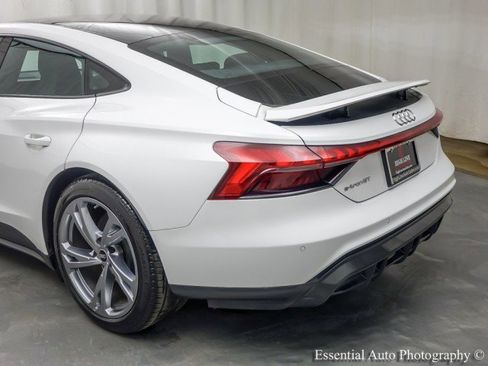 Used 2022 Audi e-tron GT Premium Plus image 9