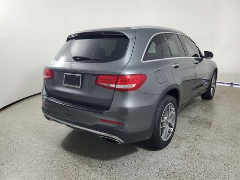 Used 2017 Mercedes-Benz GLC 300 image 4
