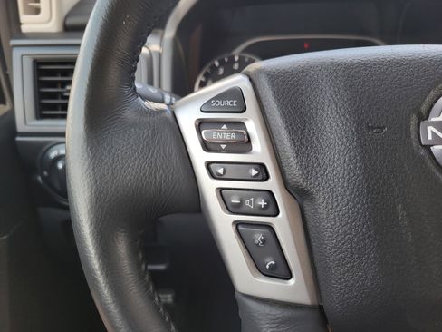 Used 2024 Nissan Titan SV w/ SV Convenience Package image 11