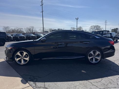 Used 2018 Honda Accord Touring image 4