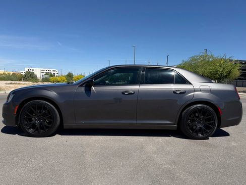 Used 2018 Chrysler 300 Touring w/ Sport Appearance Package image 5