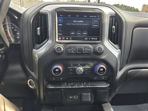 Used 2022 Chevrolet Silverado 1500 LT Trail Boss w/ Bed Protection Package AWD/4WD image 15