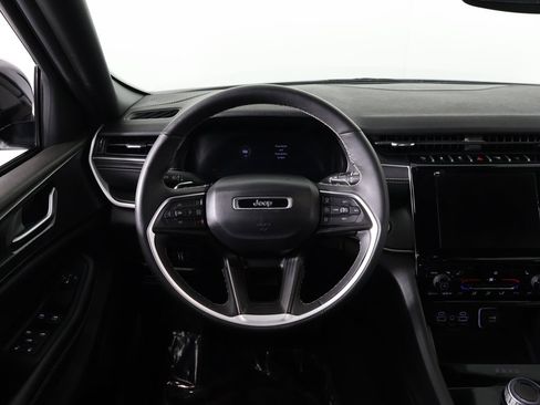 Used 2023 Jeep Grand Cherokee L Laredo image 42