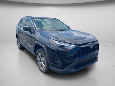 Used 2024 Toyota RAV4 LE AWD/4WD image 5