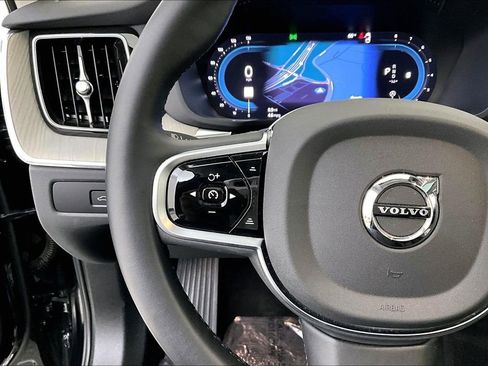 Certified 2025 Volvo XC60 B5 Plus image 25