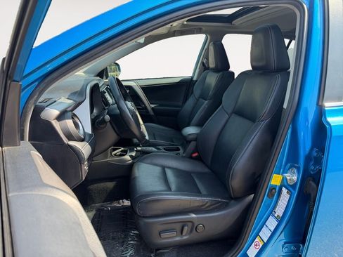 Used 2018 Toyota RAV4 Limited AWD/4WD image 6