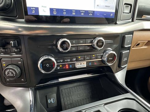 Used 2022 Ford F150 Lariat w/ Equipment Group 502A High image 12