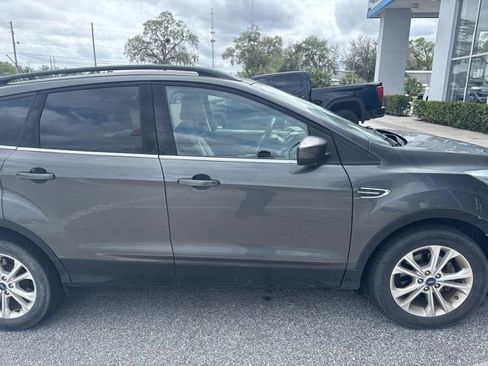 Used 2018 Ford Escape SE w/ SE Sync 3 Package image 4