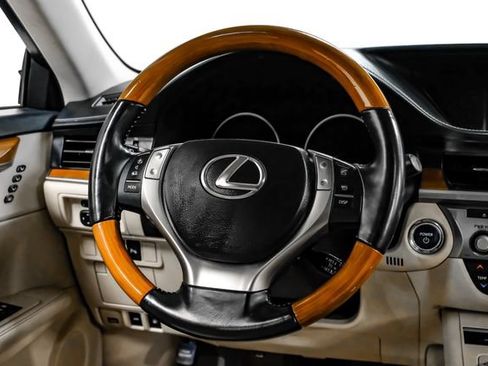 Used 2014 Lexus ES 300h w/ Luxury Package w/Bamboo Trim FWD image 14