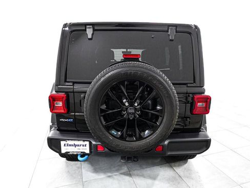 Used 2022 Jeep Wrangler Unlimited Sahara w/ Cold Weather Group AWD/4WD image 6