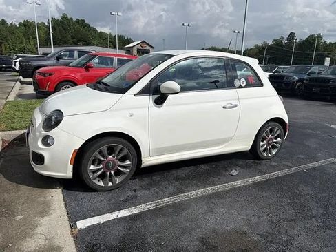 Used 2017 FIAT 500 Pop w/ Sport Appearance Package FWD image 1