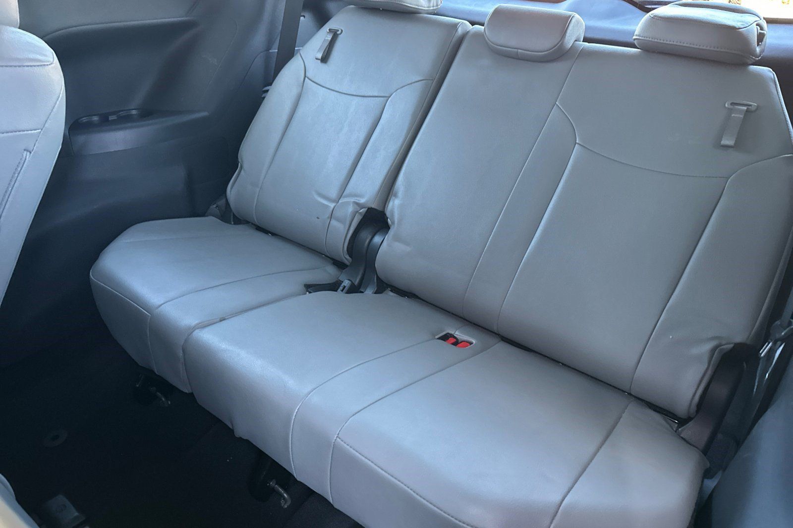 Used 2026 Toyota Sienna XLE FWD image 34