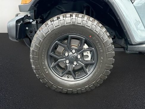 Used 2025 Jeep Gladiator Sport AWD/4WD image 21