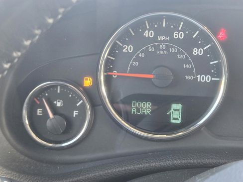 Used 2018 Jeep Wrangler Unlimited Rubicon w/ Connectivity Group image 21