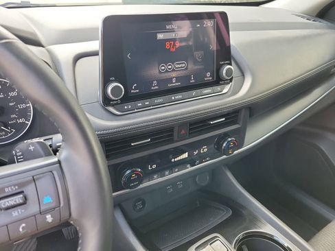 Used 2025 Nissan Rogue SV AWD/4WD image 24