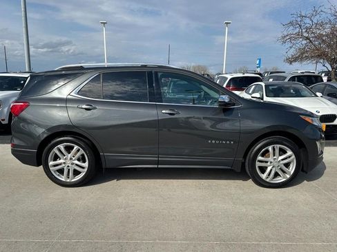 Used 2018 Chevrolet Equinox Premier image 2