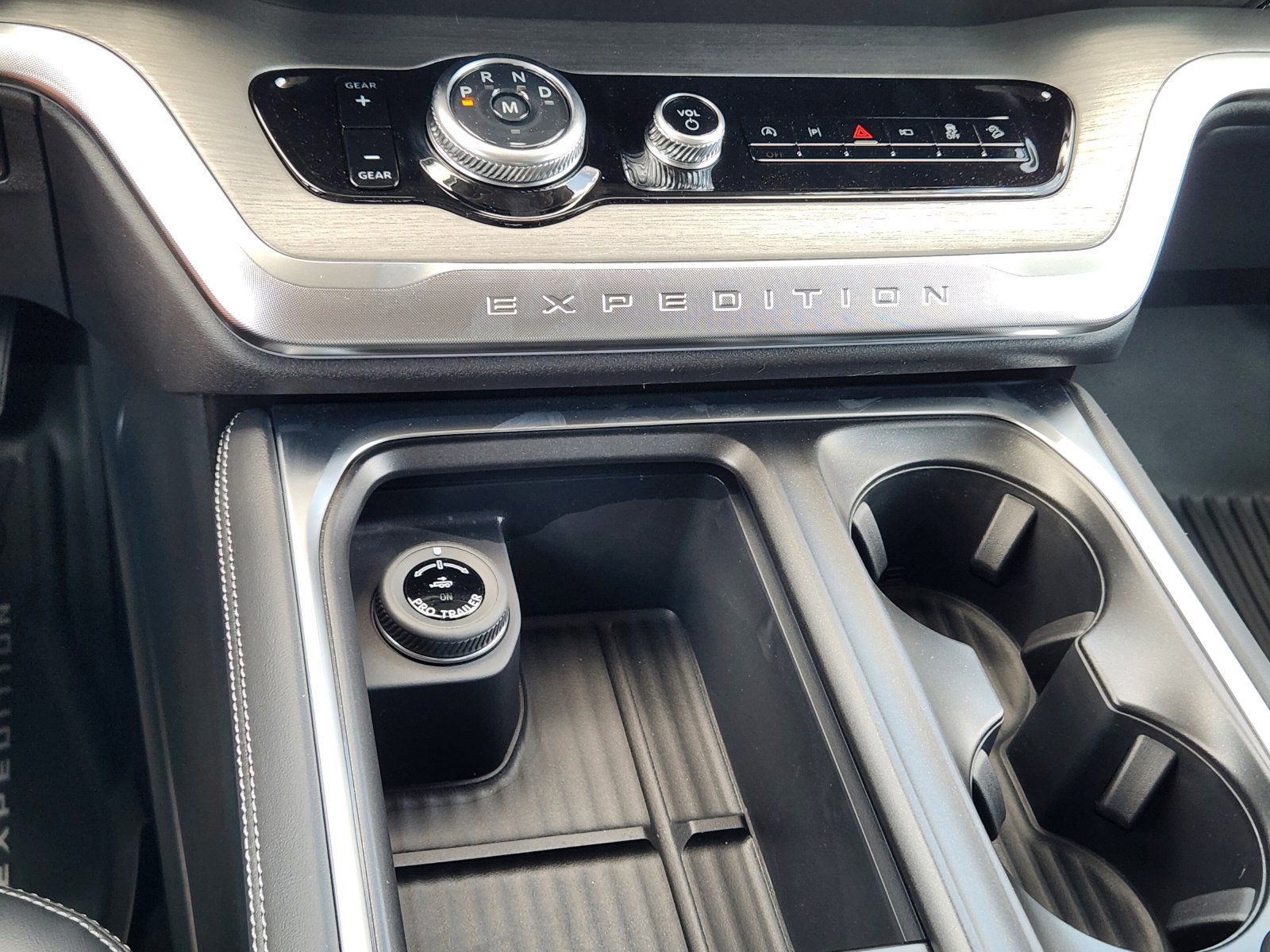New 2026 Ford Expedition Platinum w/ Driver's Package AWD/4WD image 19