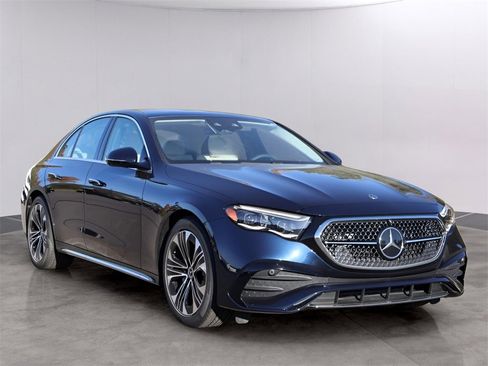 New 2026 Mercedes-Benz E 350 4MATIC Sedan image 3