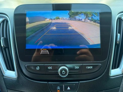 Used 2020 Chevrolet Malibu LT FWD image 18
