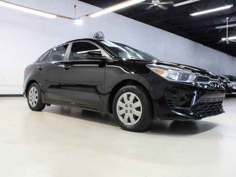 Used 2021 Kia Rio S image 2