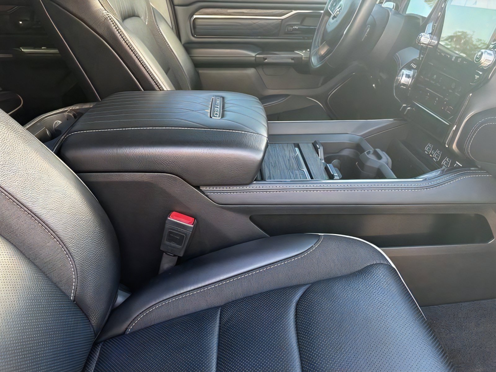 Used 2025 RAM 1500 Limited AWD/4WD image 12