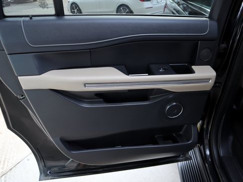 Used 2024 Ford Expedition Max Limited image 19