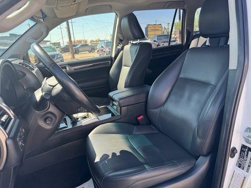 Used 2017 Lexus GX 460 image 18