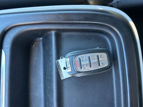 Used 2018 Chrysler Pacifica Touring-L image 45