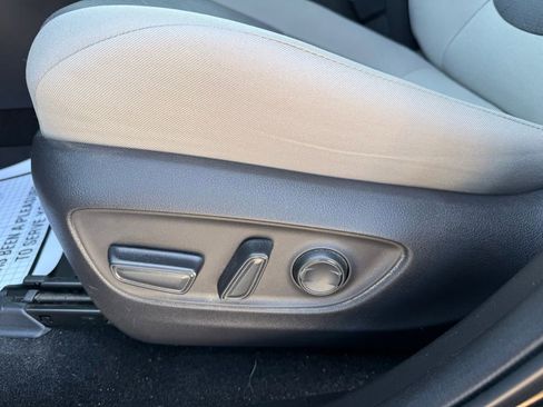 Used 2021 Toyota RAV4 XLE w/ Convenience Package image 15