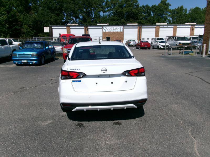 Used 2025 Nissan Versa S FWD image 9
