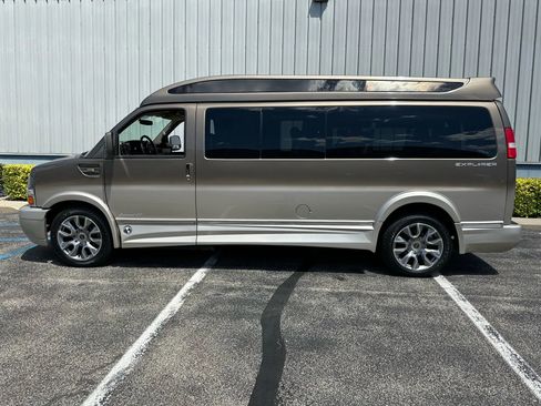Used 2015 Chevrolet Express 2500 Extended Van 3D image 6