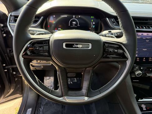 Used 2023 Jeep Grand Cherokee Overland w/ Luxury Tech Group IV AWD/4WD image 21