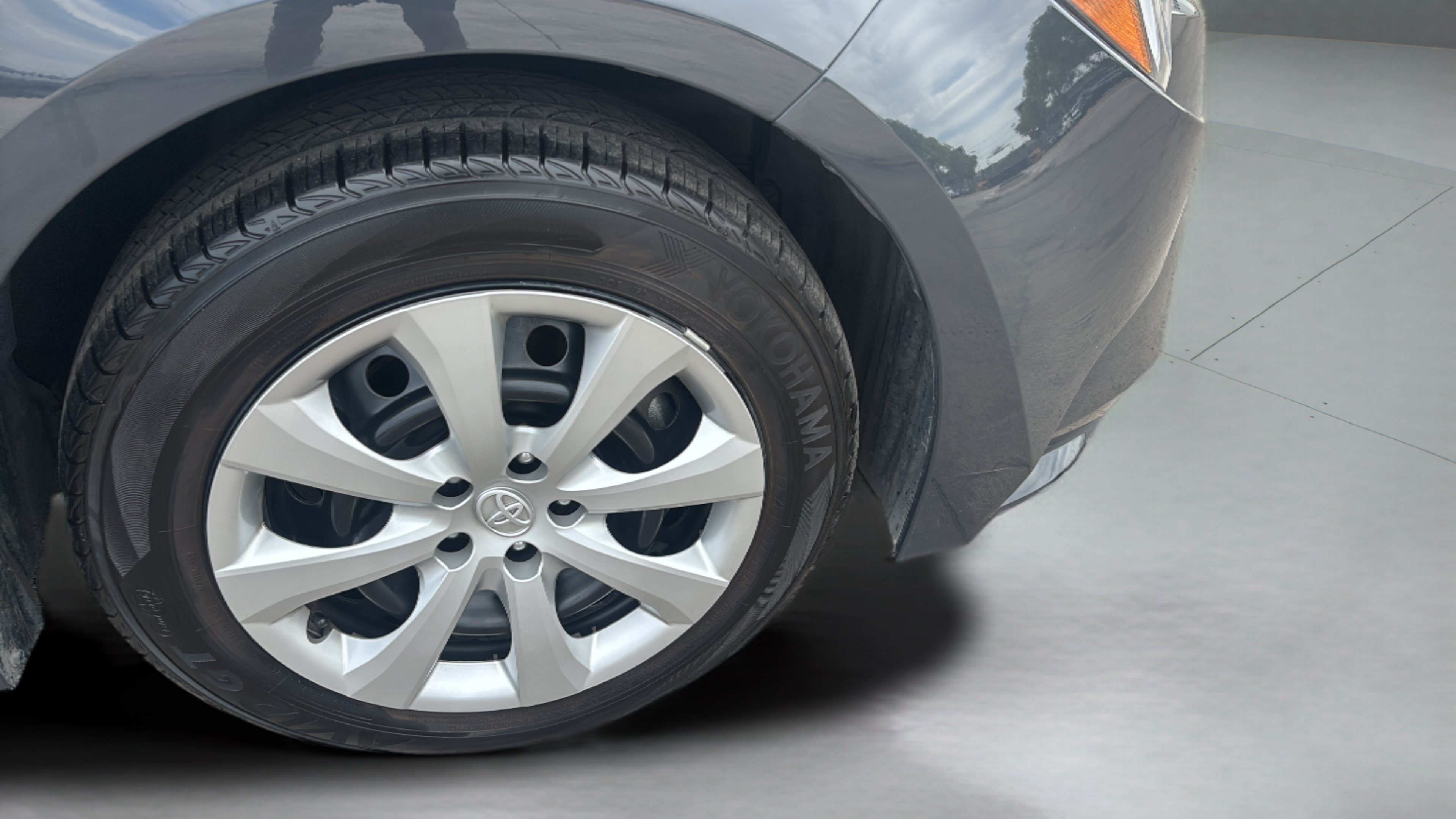 Used 2025 Toyota Corolla LE FWD image 33