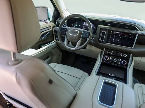 Used 2023 GMC Yukon Denali AWD/4WD image 32