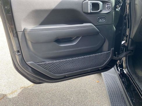 Used 2023 Jeep Wrangler Sahara w/ Cold Weather Group image 17