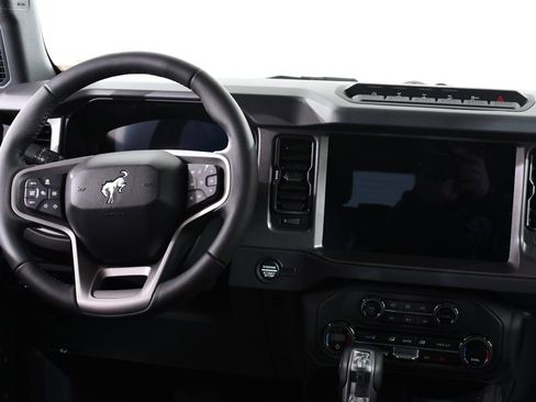 New 2025 Ford Bronco Badlands image 8