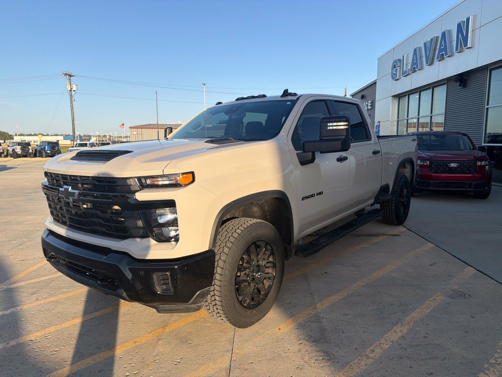 Used 2026 Chevrolet Silverado 2500 Custom AWD/4WD image 3