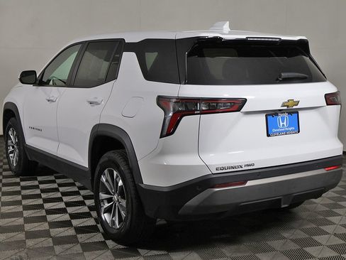 Used 2025 Chevrolet Equinox LT AWD/4WD image 9