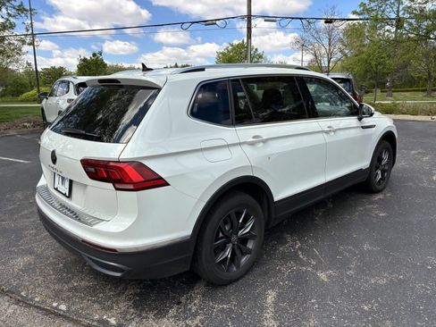Used 2023 Volkswagen Tiguan SE w/ Panoramic Sunroof Package FWD image 5