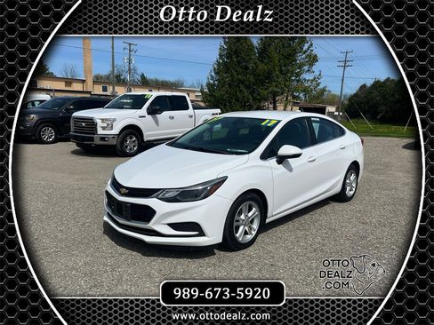 Used 2017 Chevrolet Cruze LT FWD image 1