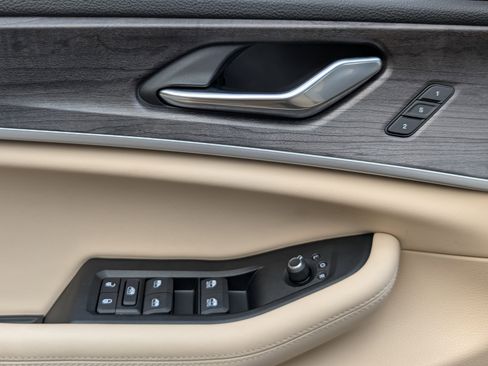 Used 2025 Jeep Grand Cherokee Limited image 15