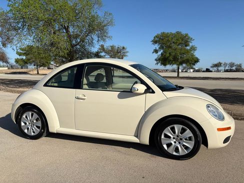 Used 2009 Volkswagen Beetle 2dr COUPE image 72