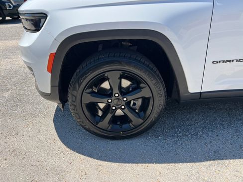 Used 2021 Jeep Grand Cherokee L Laredo AWD/4WD image 27
