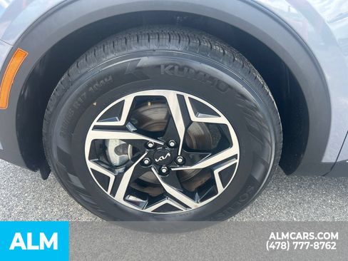 Used 2025 Kia Sportage LX FWD image 12