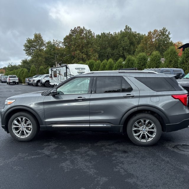 Used 2021 Ford Explorer Limited w/ Equipment Group 301A AWD/4WD image 2