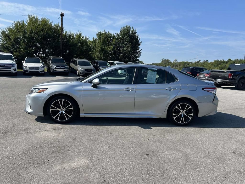 Used 2020 Toyota Camry SE FWD image 4