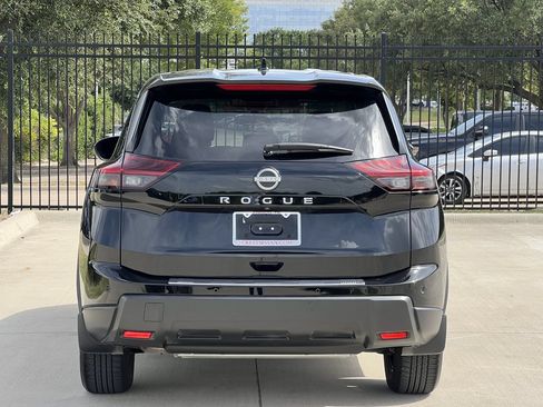 Certified 2025 Nissan Rogue SV FWD image 5
